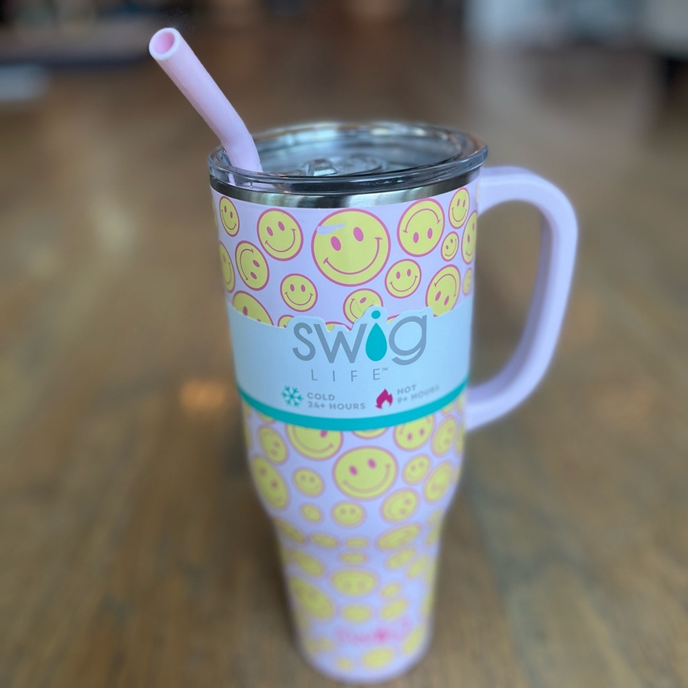Swiglife 40 oz smiley face cup with straw